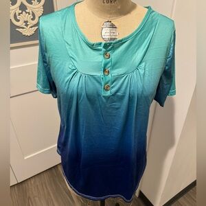 EUC ombré turquoise, royal blue faux button short sleeve top.